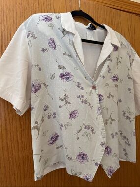 Vintage Floral and Butterly Short Sleeve Blouse in White and Lavender